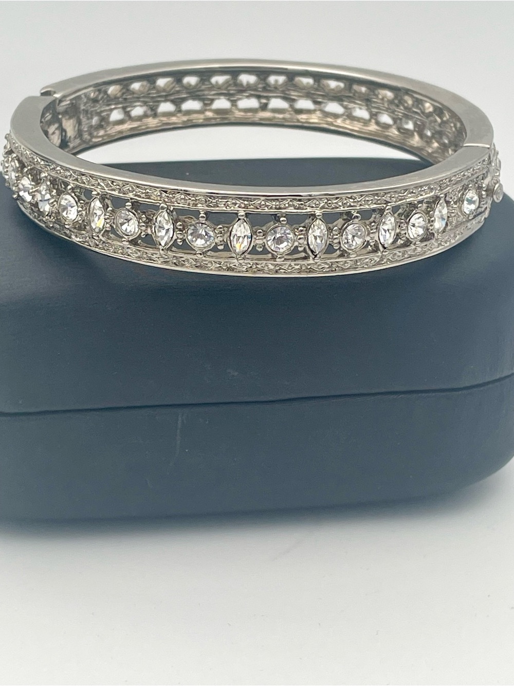 JBK Camron & Kross Silver Tone Hinged Bangle Bracelet. Size 8 inch